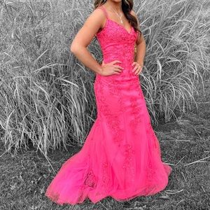 2Cute Prom dress. Size 6, altered to a size 2/4.